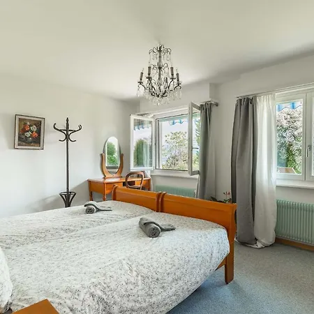 Ground Floor With Stunning View & Garden Access 몽트뢰