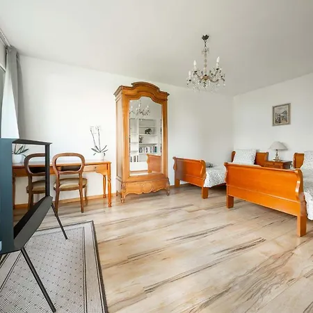 Ground Floor With Stunning View & Garden Access 게스트하우스